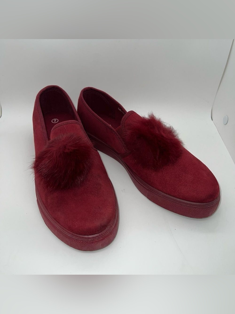Ositos Women's Burgundy Slip On Pom Pom Sneakers Loafers Size 7 New